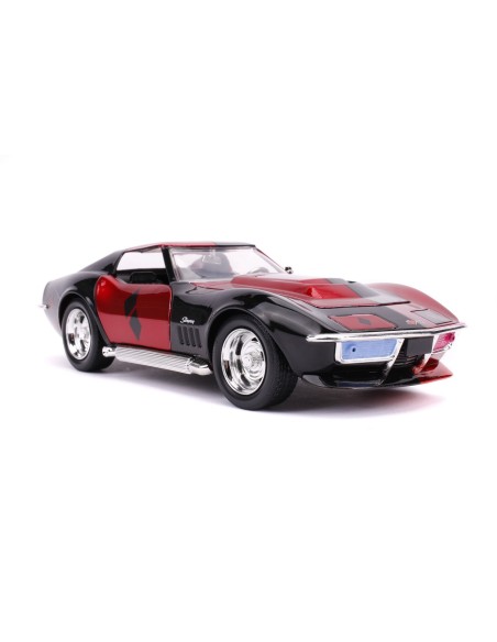 MASINUTA DIN METAL HARLEY QUINN 1969 CHEVY CORVETTE SCARA 1:24