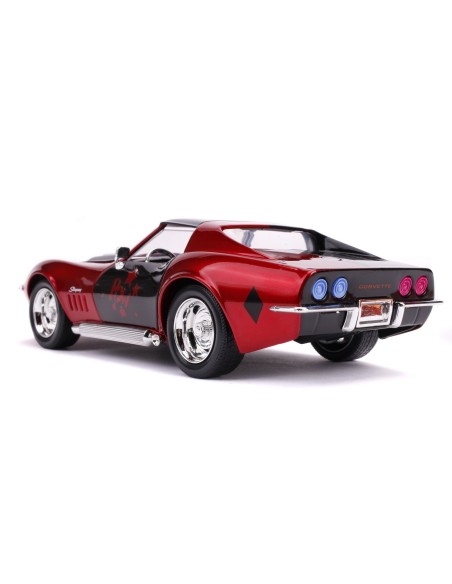 MASINUTA DIN METAL HARLEY QUINN 1969 CHEVY CORVETTE SCARA 1:24