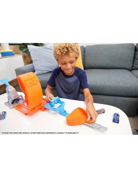 HOT WHEELS CIRCUIT RAPID CU LANSATOR PENTRU CASCADORII SI MASINUTA EXCLUSIVA